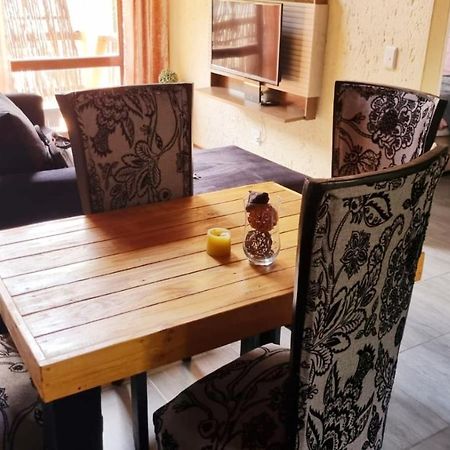 Merry Monte Casino Lodge House In Fourways Сэндтон Экстерьер фото