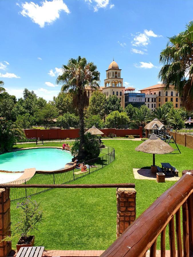 Merry Monte Casino Lodge House In Fourways Сэндтон Экстерьер фото