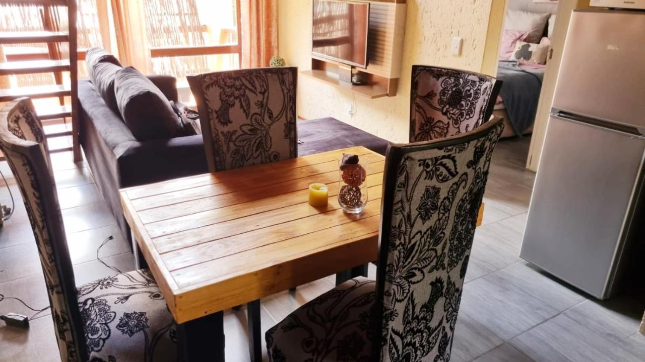 Merry Monte Casino Lodge House In Fourways Сэндтон Экстерьер фото